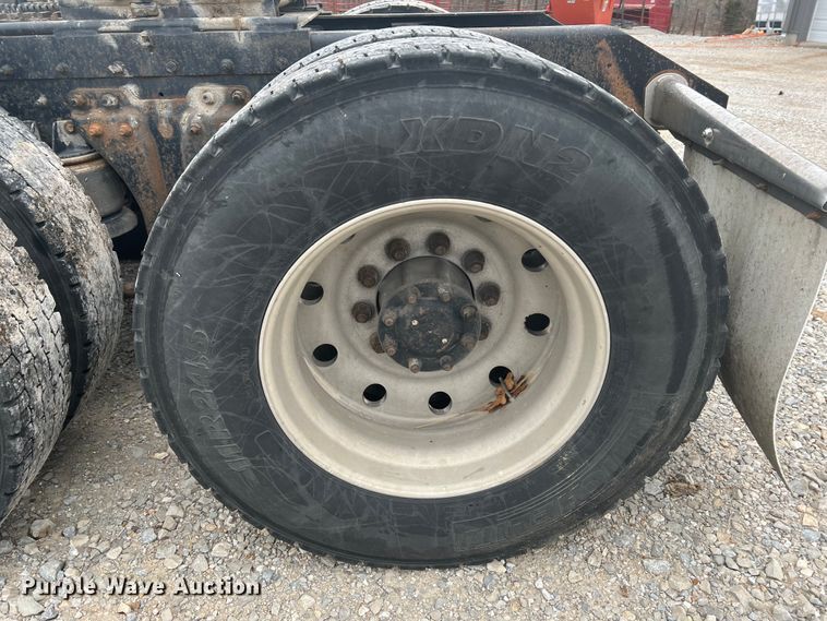 image for item DH8154 1994 Kenworth T800  semi truck