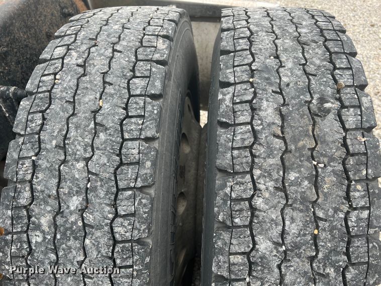 image for item DH8154 1994 Kenworth T800  semi truck