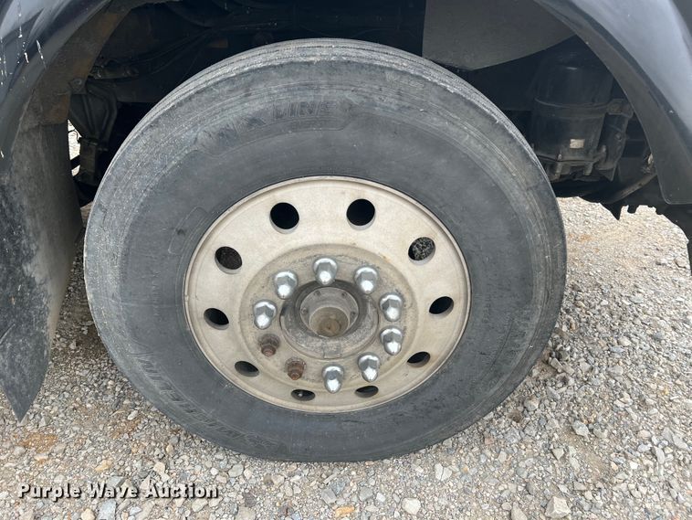 image for item DH8154 1994 Kenworth T800  semi truck