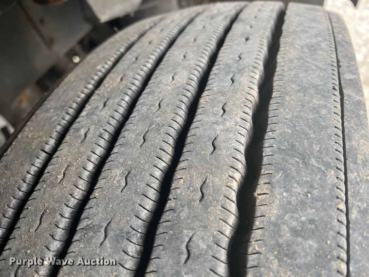 image for item DH8154 1994 Kenworth T800  semi truck