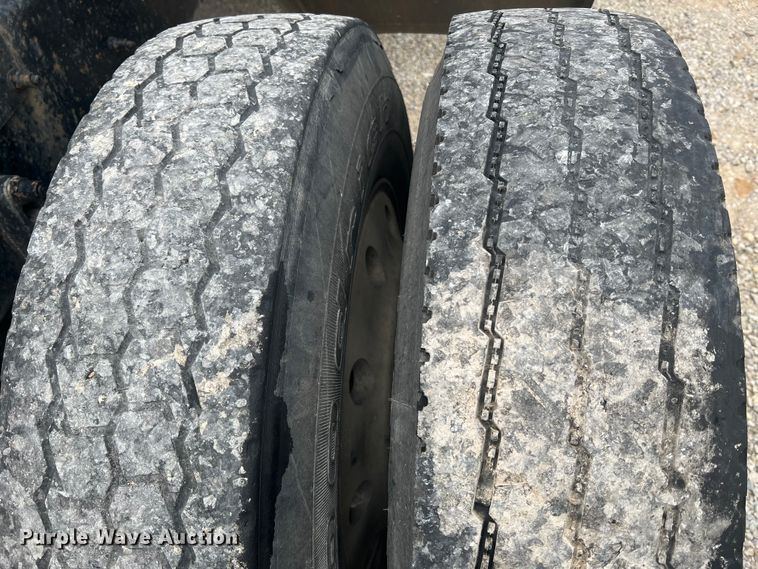 image for item DH8154 1994 Kenworth T800  semi truck