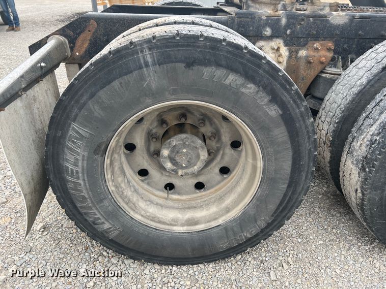 image for item DH8154 1994 Kenworth T800  semi truck