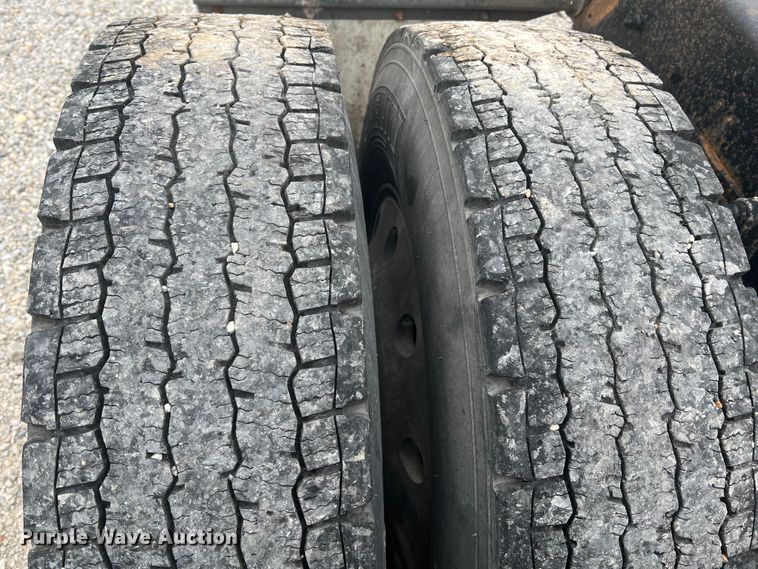 image for item DH8154 1994 Kenworth T800  semi truck