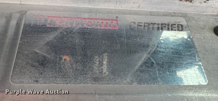 image for item DH8154 1994 Kenworth T800  semi truck