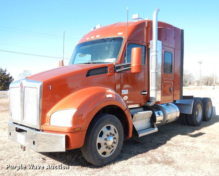 image for item DH8860 2015 Kenworth T880  semi truck