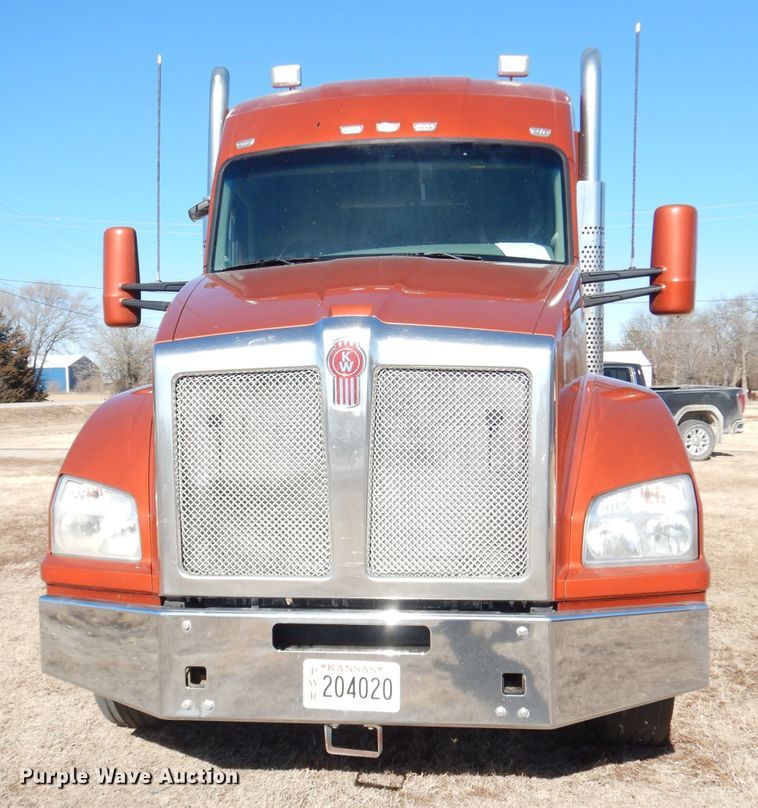 image for item DH8860 2015 Kenworth T880  semi truck