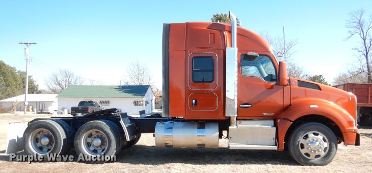 image for item DH8860 2015 Kenworth T880  semi truck