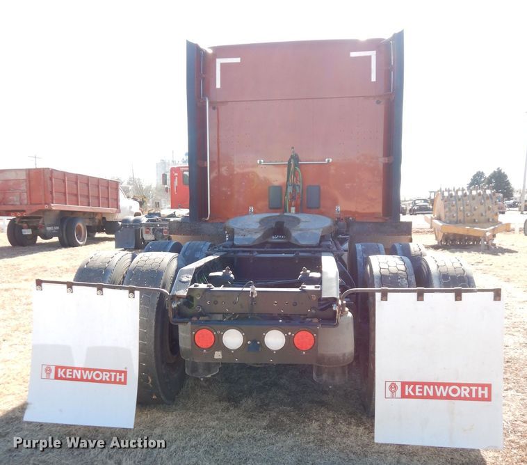 image for item DH8860 2015 Kenworth T880  semi truck