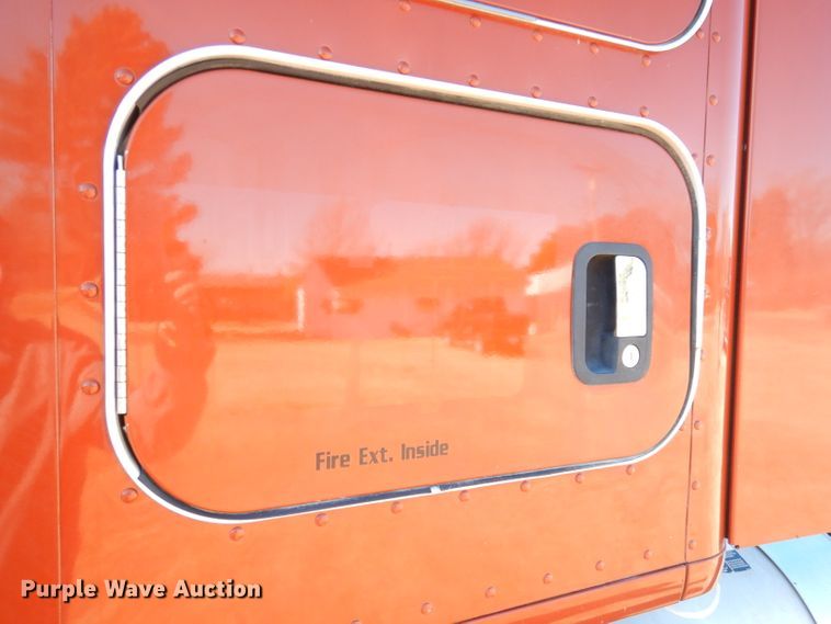 image for item DH8860 2015 Kenworth T880  semi truck