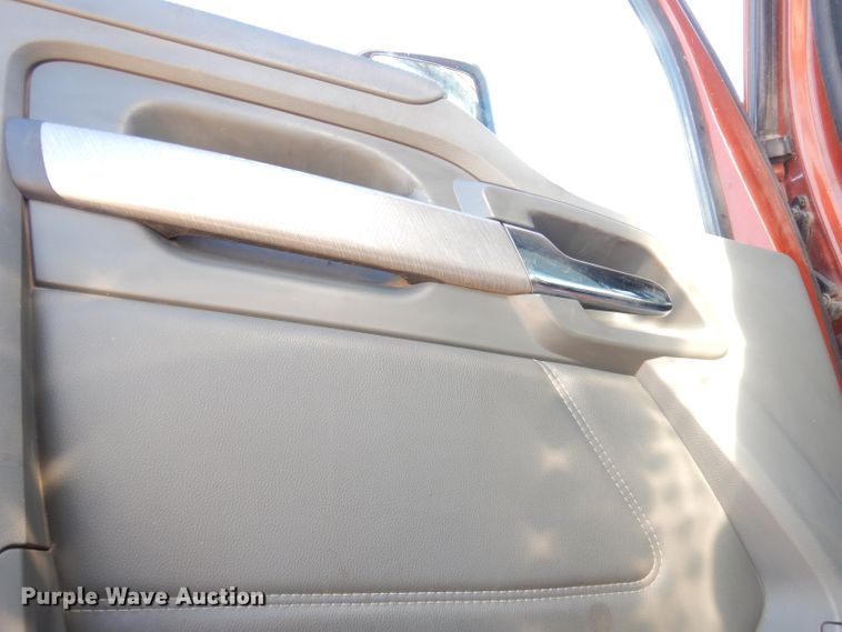 image for item DH8860 2015 Kenworth T880  semi truck