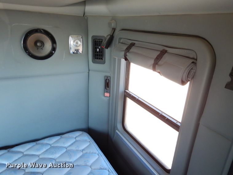 image for item DH8860 2015 Kenworth T880  semi truck