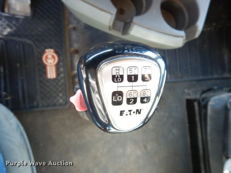 image for item DH8860 2015 Kenworth T880  semi truck