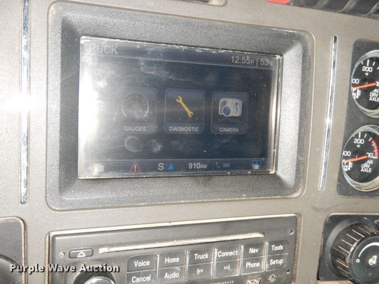 image for item DH8860 2015 Kenworth T880  semi truck