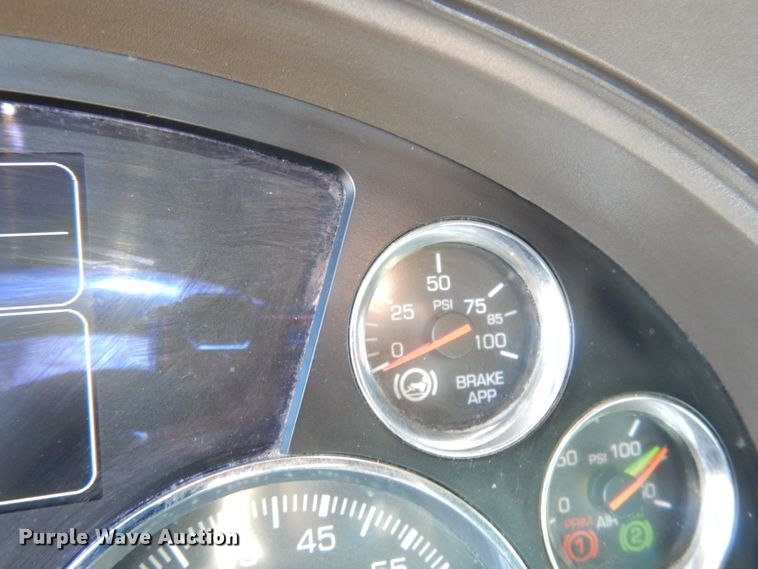 image for item DH8860 2015 Kenworth T880  semi truck