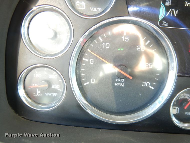 image for item DH8860 2015 Kenworth T880  semi truck