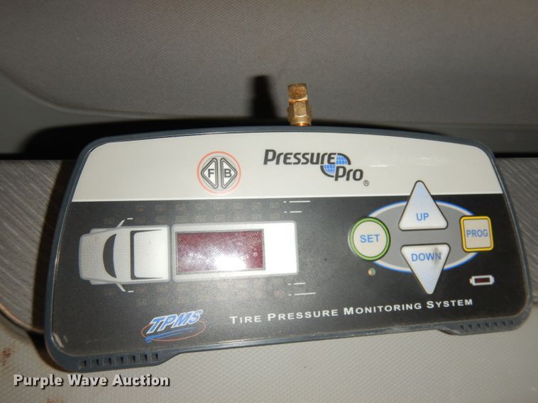 image for item DH8860 2015 Kenworth T880  semi truck