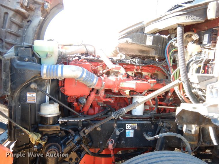 image for item DH8860 2015 Kenworth T880  semi truck