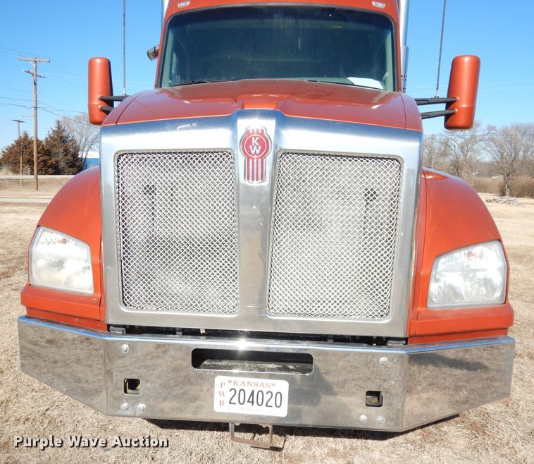image for item DH8860 2015 Kenworth T880  semi truck