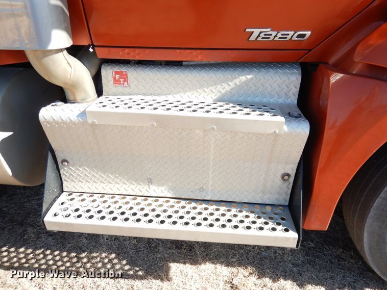 image for item DH8860 2015 Kenworth T880  semi truck