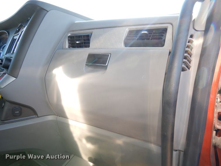 image for item DH8860 2015 Kenworth T880  semi truck