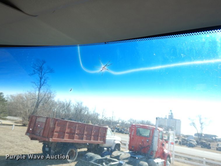 image for item DH8860 2015 Kenworth T880  semi truck