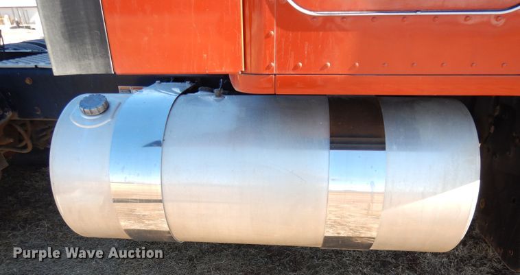 image for item DH8860 2015 Kenworth T880  semi truck