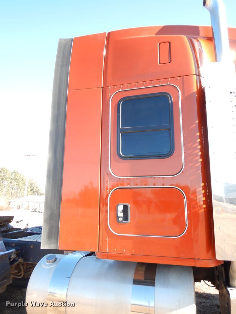 image for item DH8860 2015 Kenworth T880  semi truck