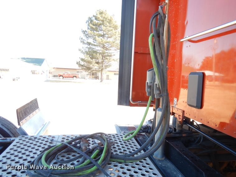 image for item DH8860 2015 Kenworth T880  semi truck