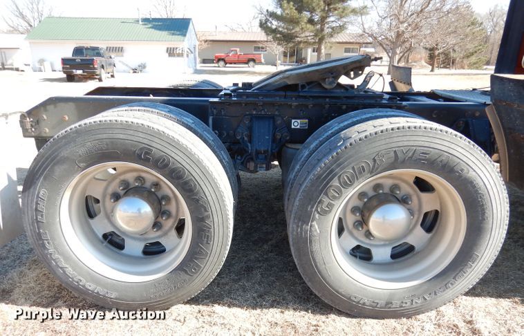 image for item DH8860 2015 Kenworth T880  semi truck