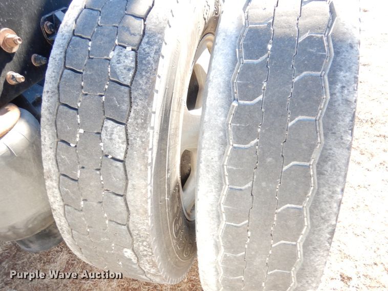 image for item DH8860 2015 Kenworth T880  semi truck