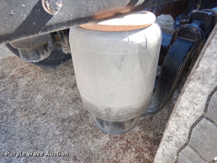 image for item DH8860 2015 Kenworth T880  semi truck