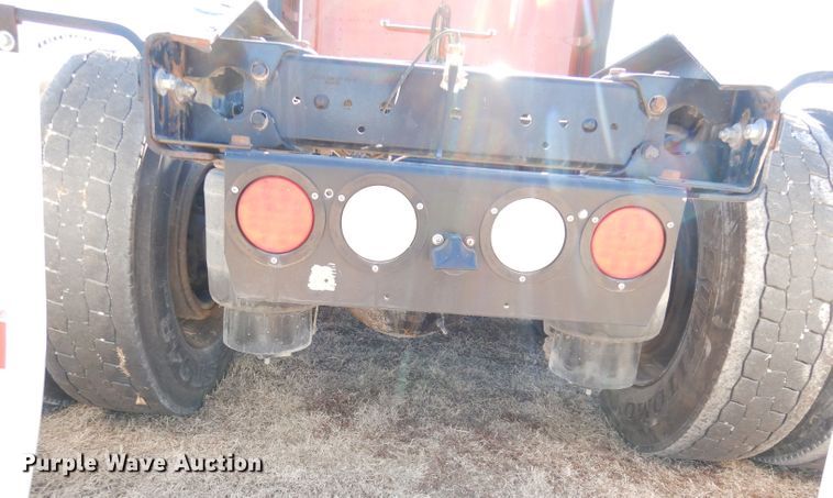 image for item DH8860 2015 Kenworth T880  semi truck