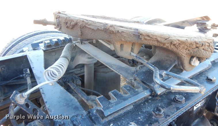 image for item DH8860 2015 Kenworth T880  semi truck