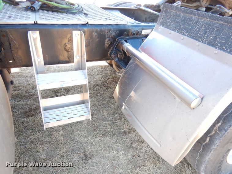 image for item DH8860 2015 Kenworth T880  semi truck