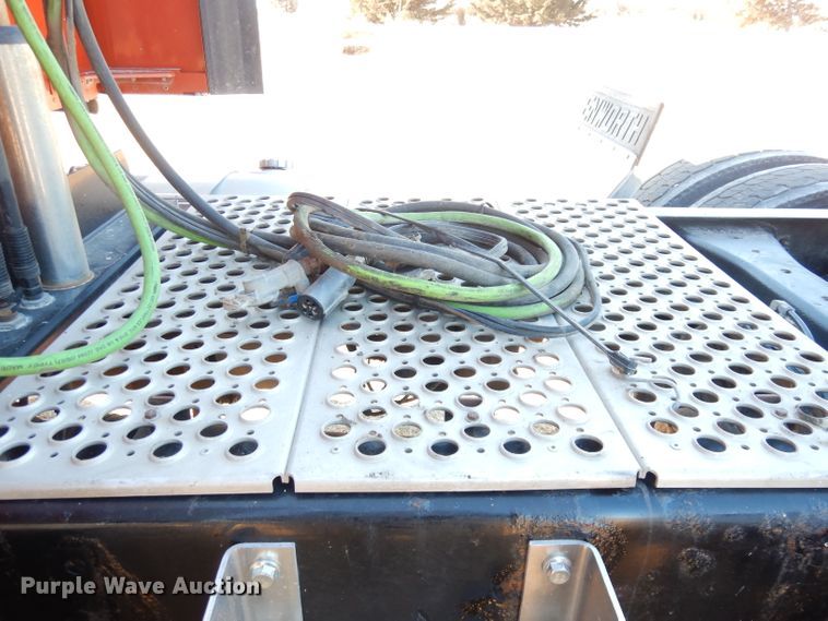 image for item DH8860 2015 Kenworth T880  semi truck