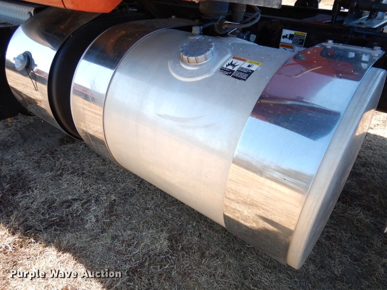 image for item DH8860 2015 Kenworth T880  semi truck