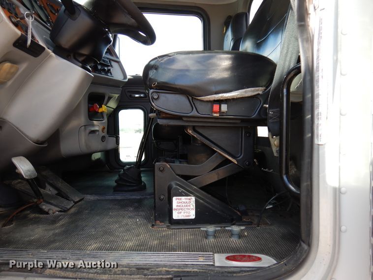 image for item DJ0805 2007 Peterbilt 357  semi truck