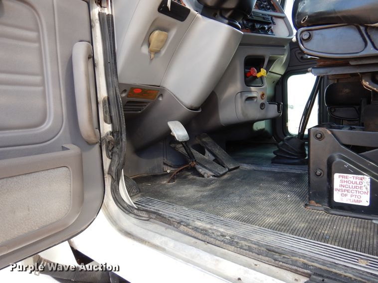 image for item DJ0805 2007 Peterbilt 357  semi truck