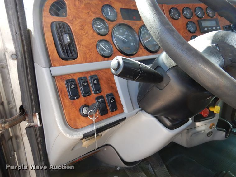 image for item DJ0805 2007 Peterbilt 357  semi truck