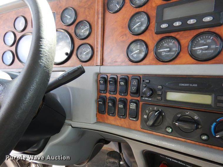 image for item DJ0805 2007 Peterbilt 357  semi truck