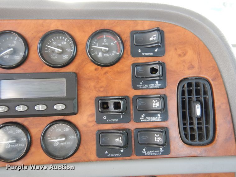 image for item DJ0805 2007 Peterbilt 357  semi truck