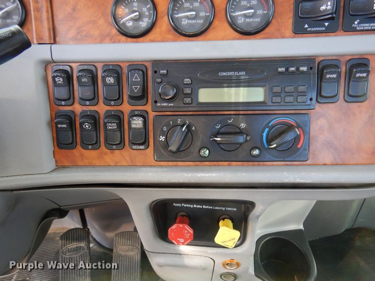 image for item DJ0805 2007 Peterbilt 357  semi truck