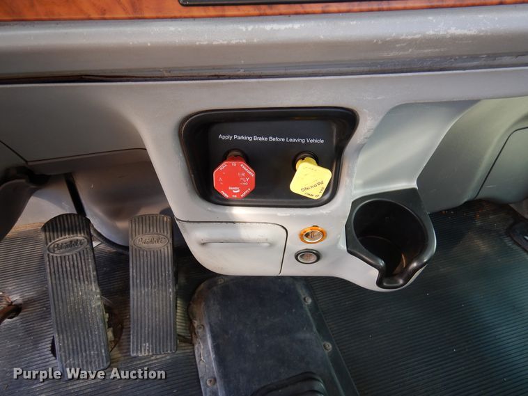 image for item DJ0805 2007 Peterbilt 357  semi truck