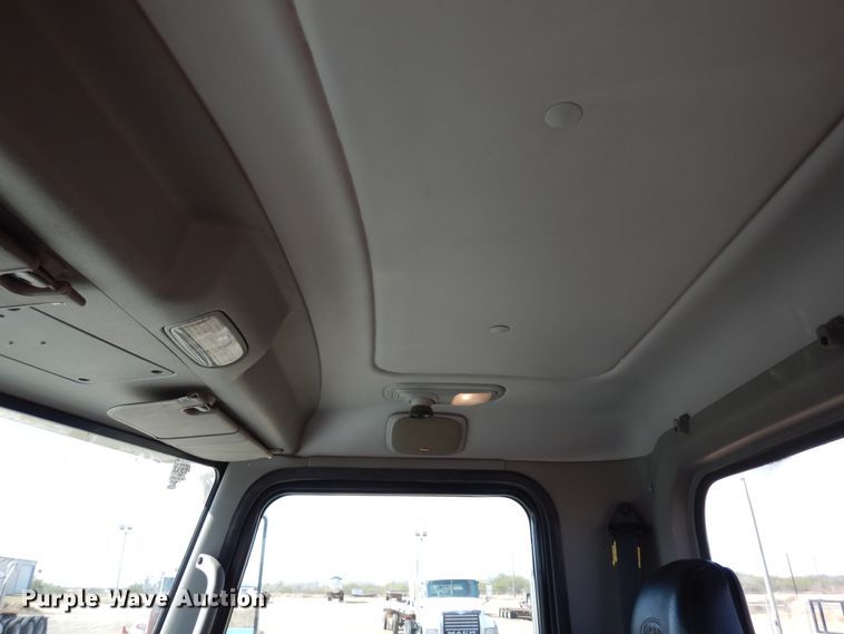 image for item DJ0805 2007 Peterbilt 357  semi truck