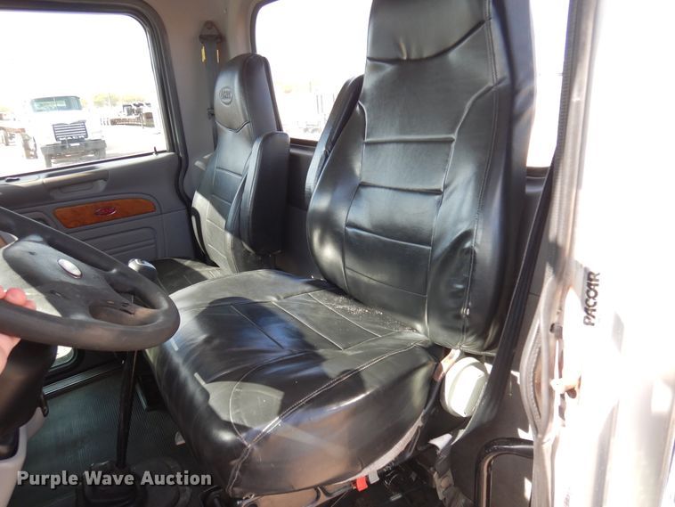 image for item DJ0805 2007 Peterbilt 357  semi truck