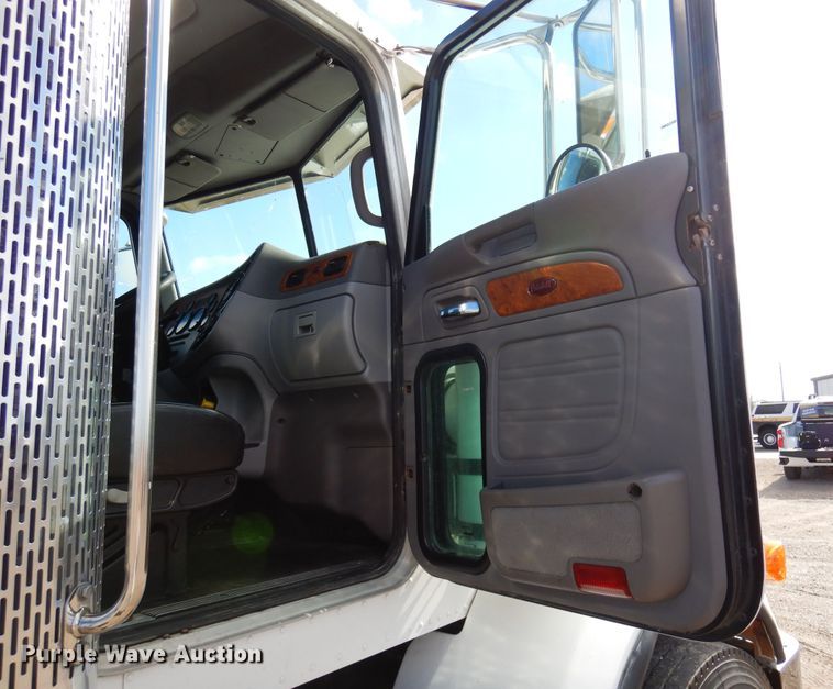 image for item DJ0805 2007 Peterbilt 357  semi truck