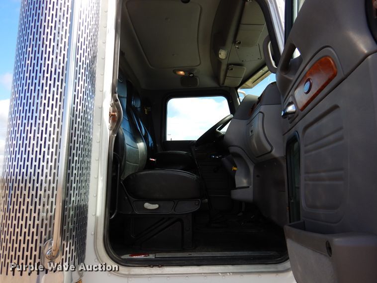 image for item DJ0805 2007 Peterbilt 357  semi truck