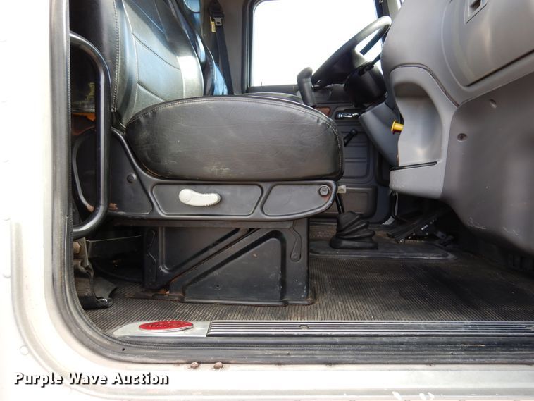 image for item DJ0805 2007 Peterbilt 357  semi truck