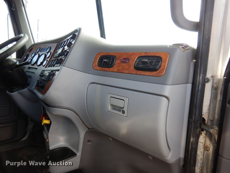 image for item DJ0805 2007 Peterbilt 357  semi truck