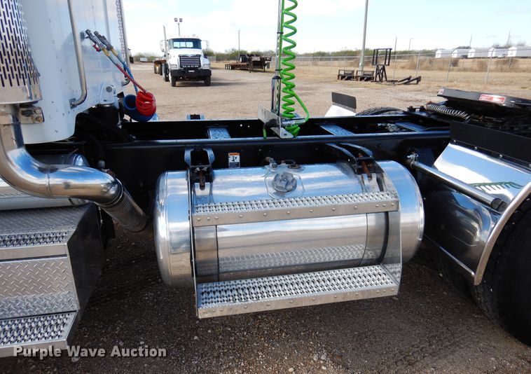 image for item DJ0805 2007 Peterbilt 357  semi truck